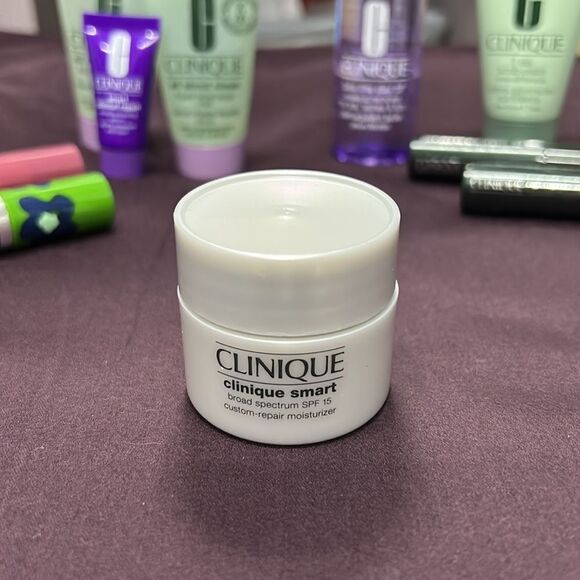 CLINIQUE Skin Care & Lipstick Bundle NWT - Picture 2 of 8